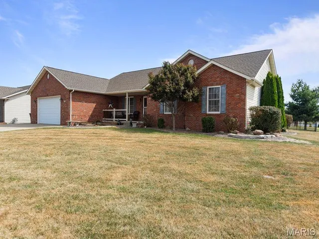 $455,000 | 304 Torrington Lane, Freeburg, IL 62243