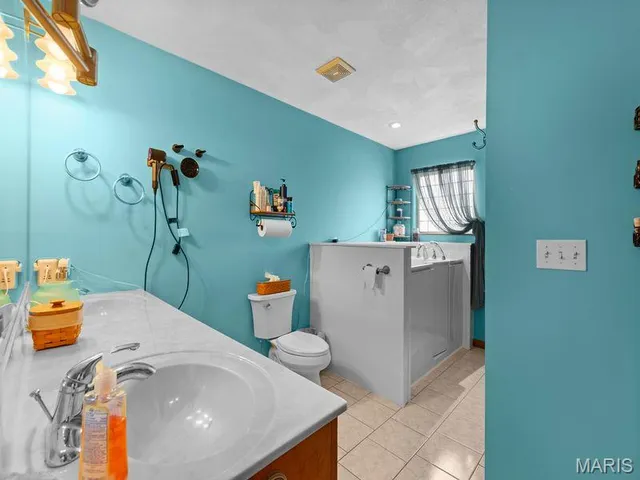 $455,000 | 304 Torrington Lane, Freeburg, IL 62243