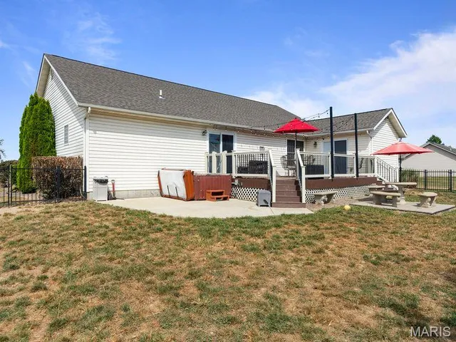 $455,000 | 304 Torrington Lane, Freeburg, IL 62243