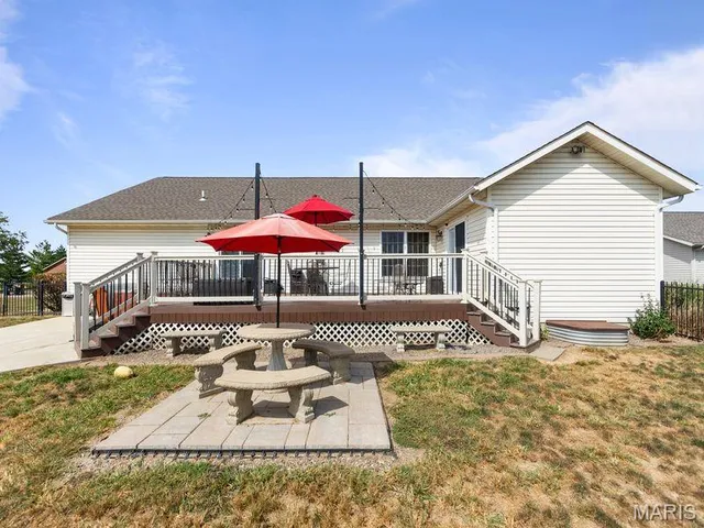 $455,000 | 304 Torrington Lane, Freeburg, IL 62243