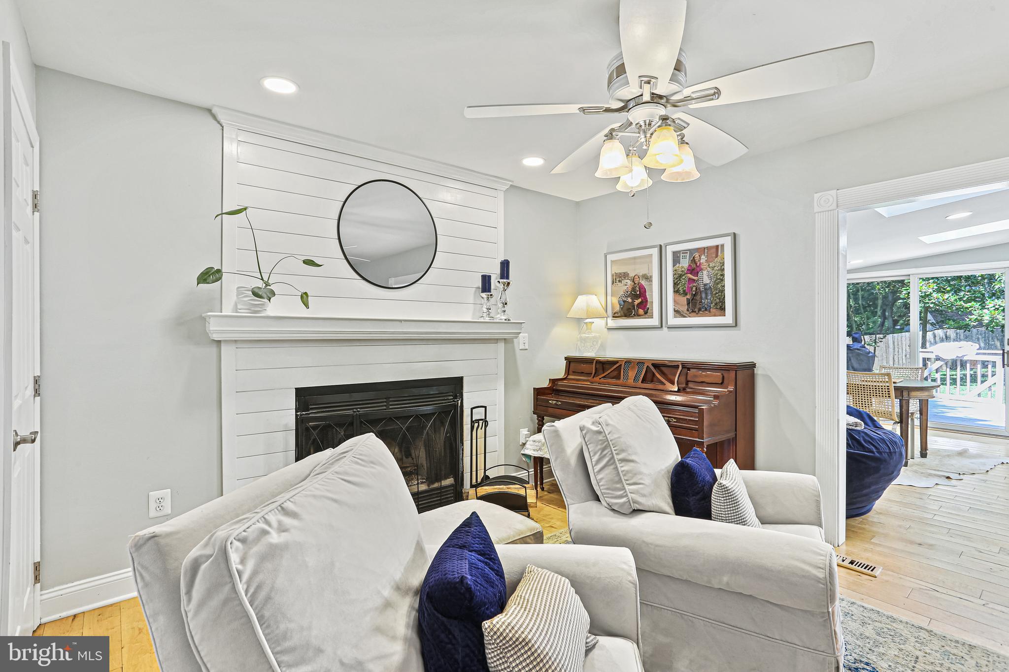 1348 Fishing Creek Road Annapolis, MD 21403 - Photo 11 of 35 Sitting area