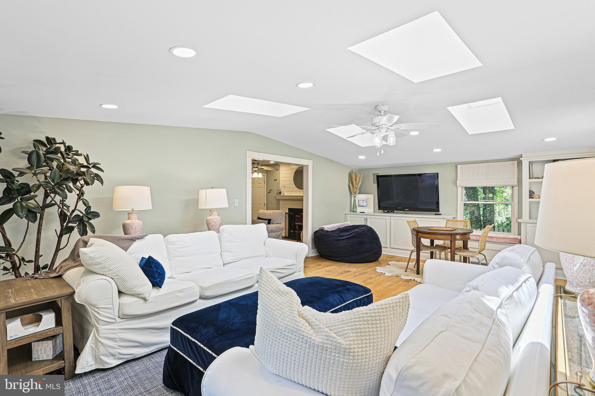 1348 Fishing Creek Road Annapolis, MD 21403 - Photo 12 of 35 Great room