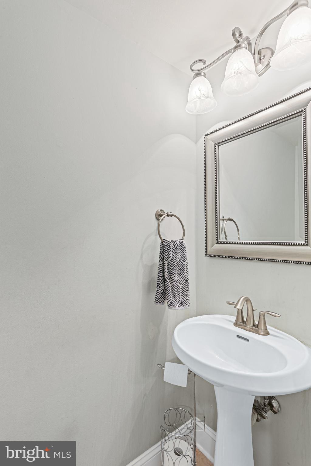 1348 Fishing Creek Road Annapolis, MD 21403 - Photo 16 of 35 Powder room