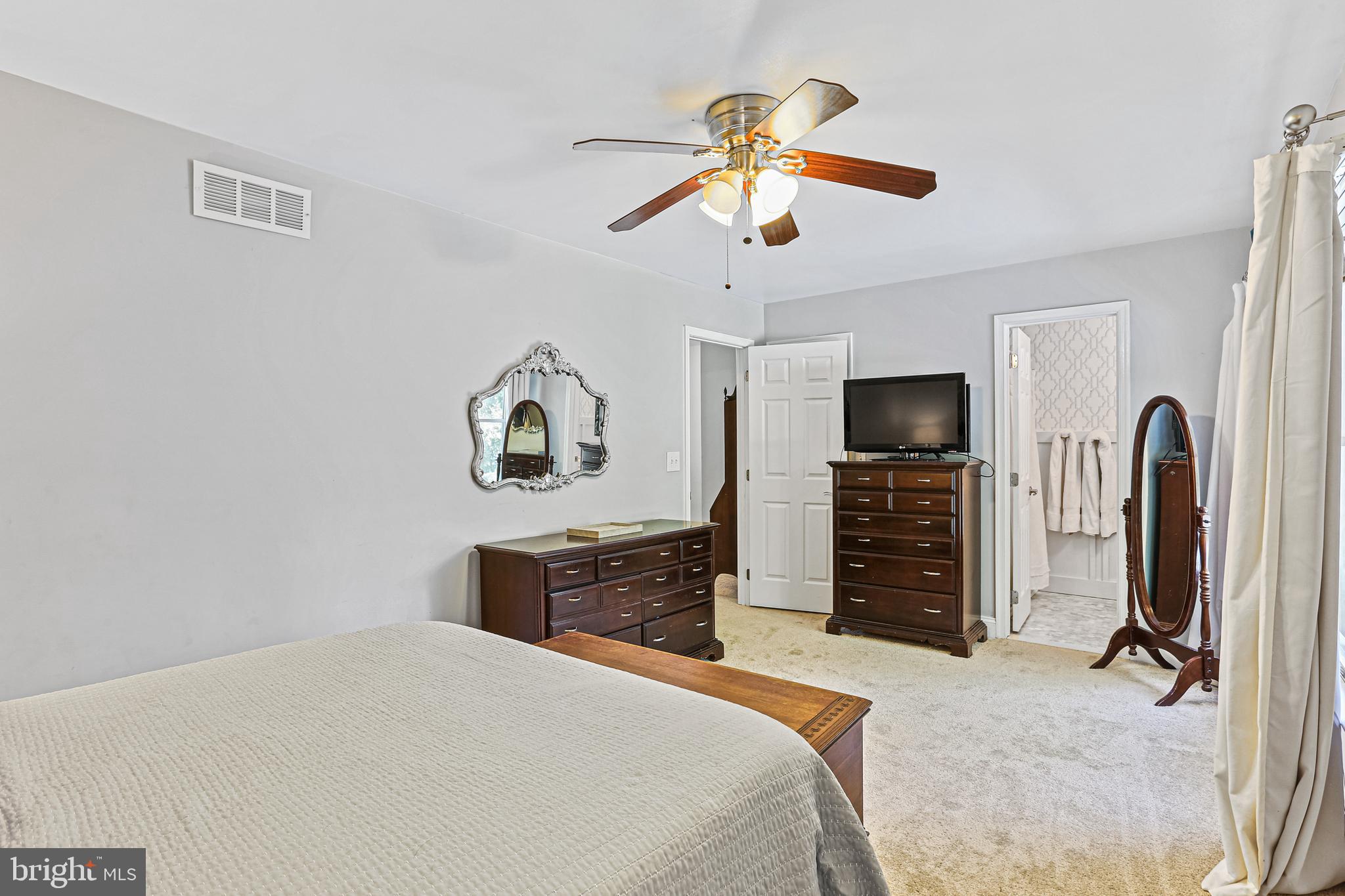 1348 Fishing Creek Road Annapolis, MD 21403 - Photo 19 of 35 Primary bedroom