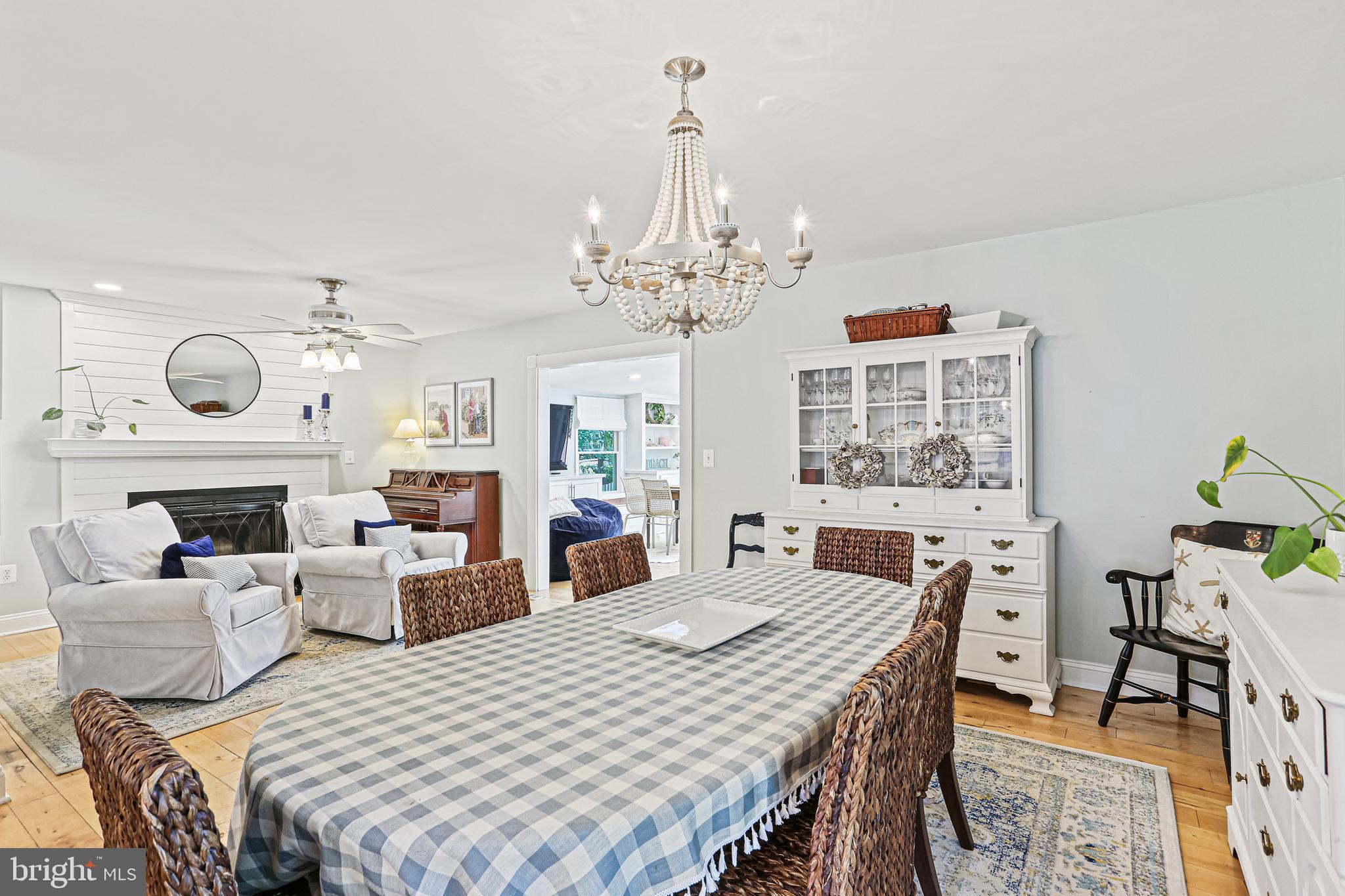 1348 Fishing Creek Road Annapolis, MD 21403 - Photo 9 of 35 Sitting area and dining room