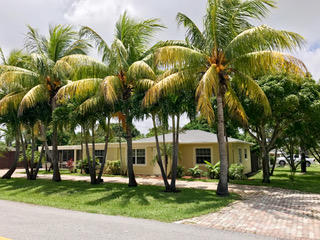 305 Southwest 3rd Street Boynton Beach, FL 33435 - Photo 1 of 25 305_Front Driveway_03