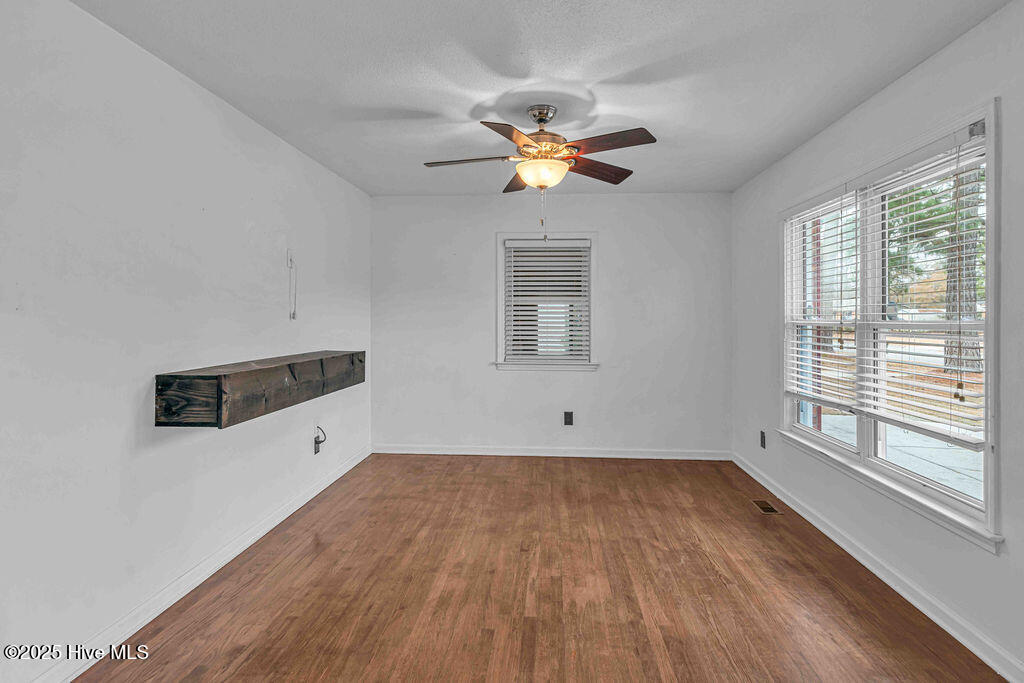 203 Pineview Road Jacksonville, NC 28546 - Photo 4 of 29 DSC_1003
