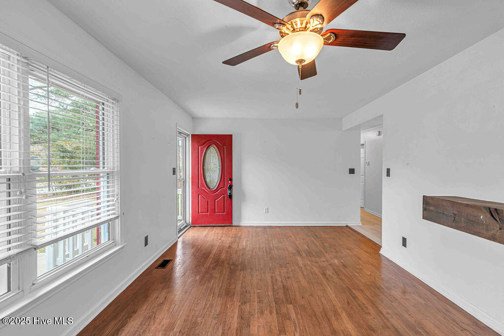 203 Pineview Road Jacksonville, NC 28546 - Photo 5 of 29 DSC_1011