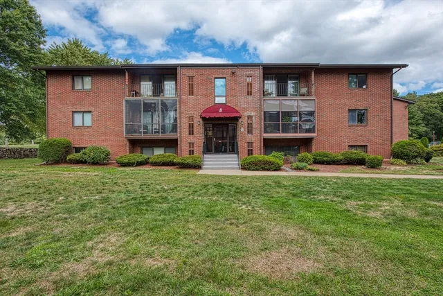 $249,900 | 221 Oak Street, Unit 812, Brockton, MA 02301