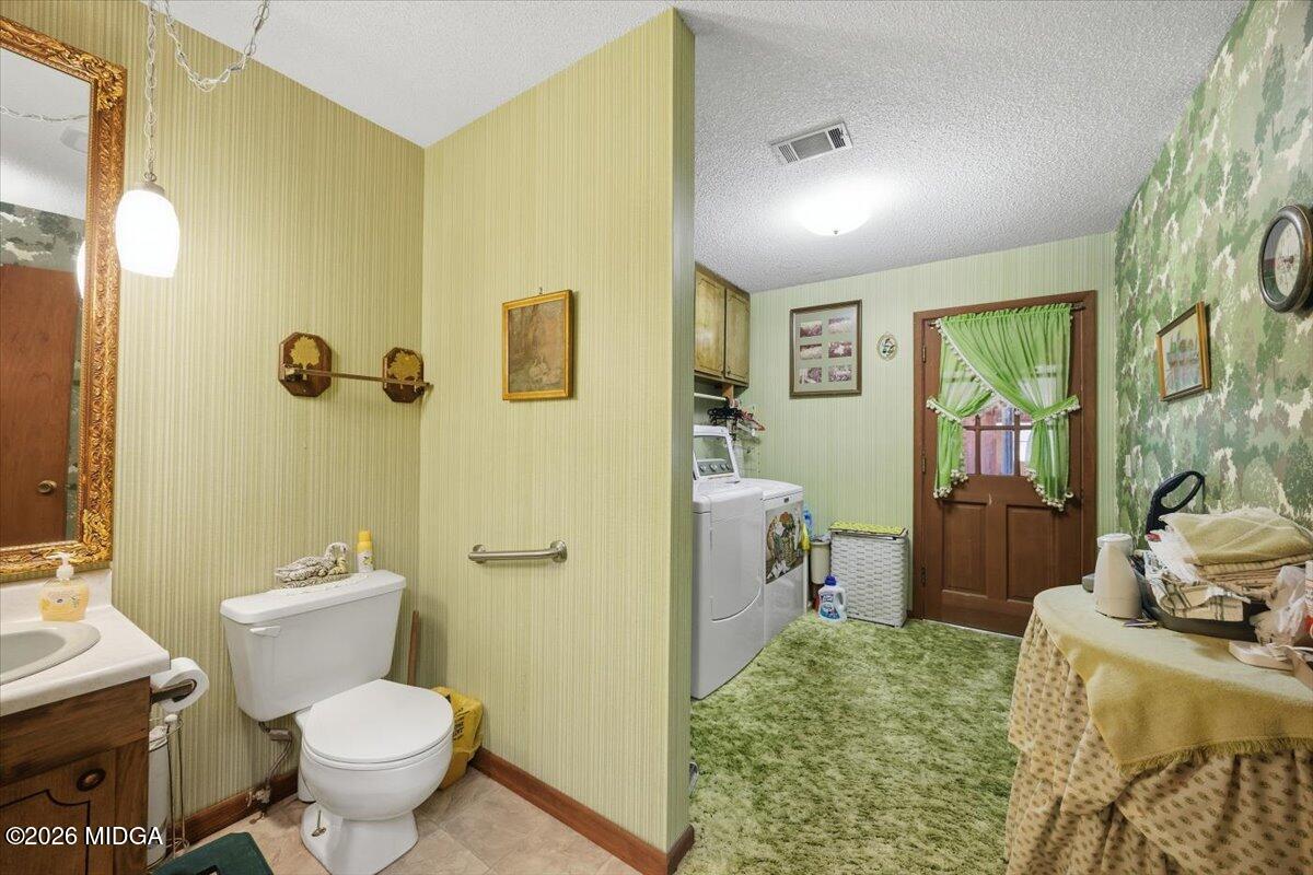 146 Mooring Road Hawkinsville, GA 31036 - Photo 35 of 64 a bathroom with a sink toilet and shower