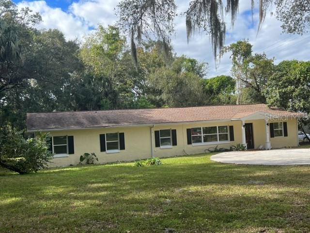 9650 Highway 441 Belleview, FL 34420 - Photo 1 of 1 a front view of a house with a garden
