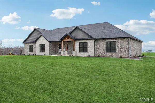 $725,000 | 2170 J Rock Road, Trenton, IL 62293