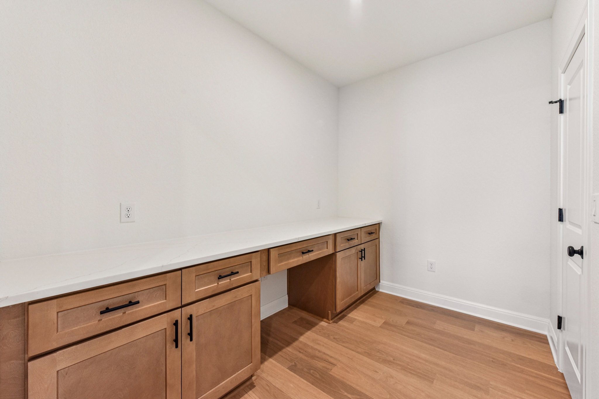 581 Treadwell Lane Kyle, TX 78640 - Photo 7 of 26 a view of cabinets with wooden floor