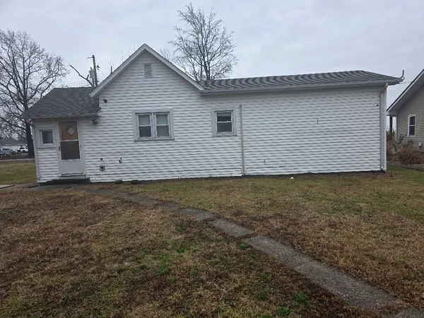 $50,000 | 307 South Poplar Street, Farina, IL 62838