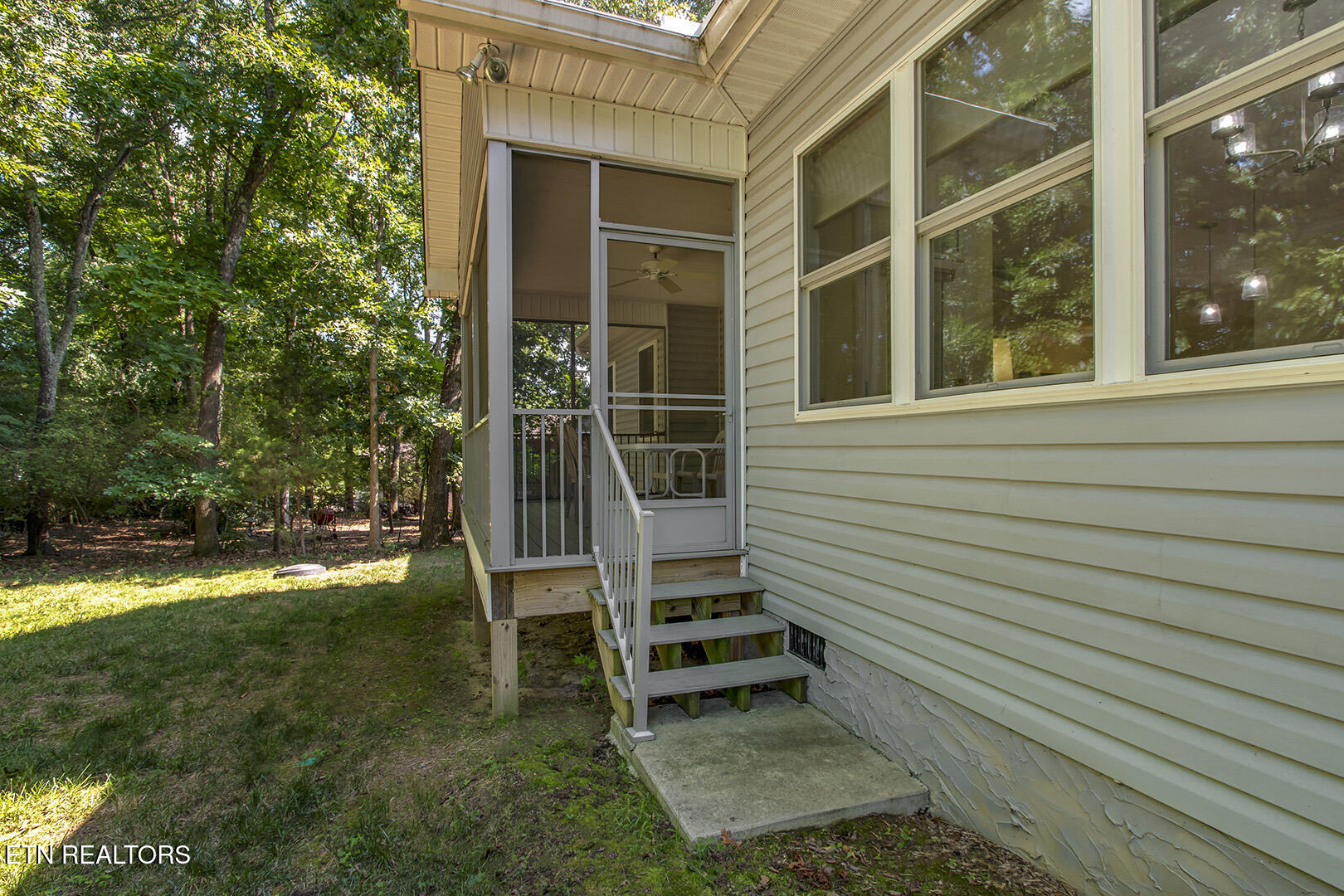401 Tanasi Way Loudon, TN 37774 - Photo 39 of 44 39_401 Tanasi Way_ScreenedPorchAccess