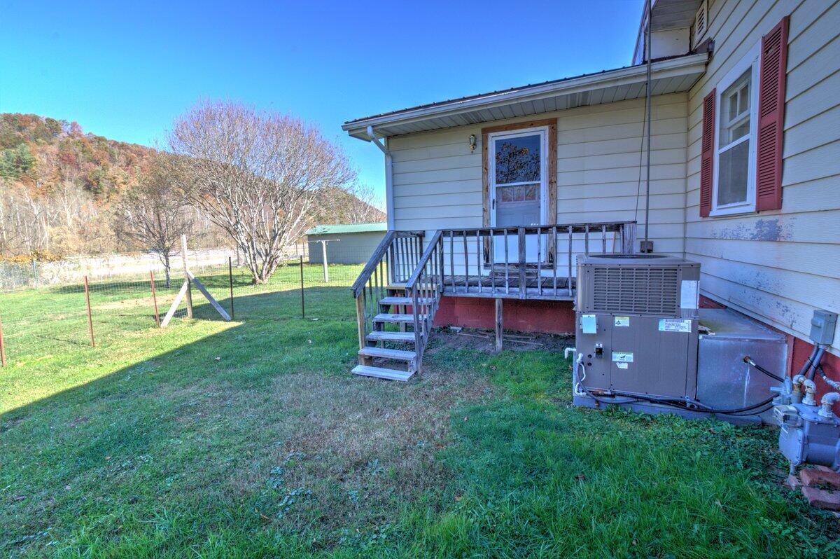 227 Old Fishery Road Erwin, TN 37650 - Photo 4 of 20 1000001731