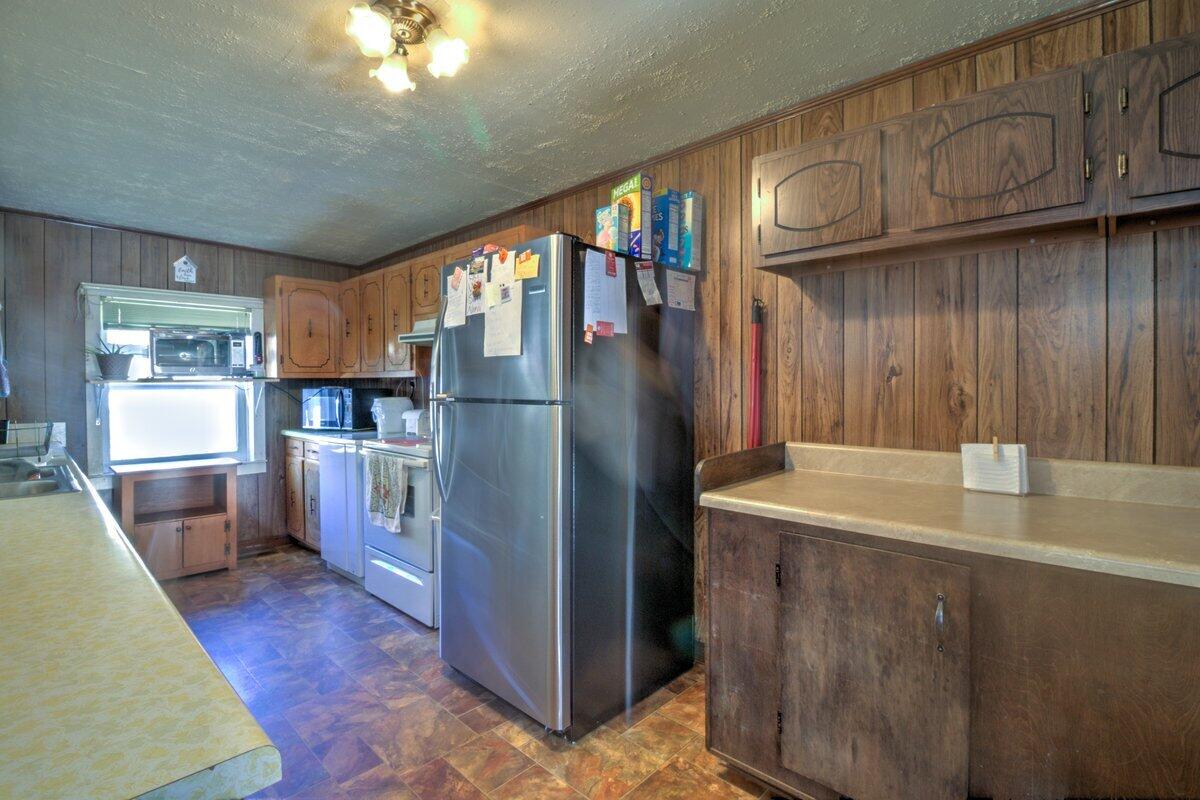 227 Old Fishery Road Erwin, TN 37650 - Photo 9 of 20 1000001728