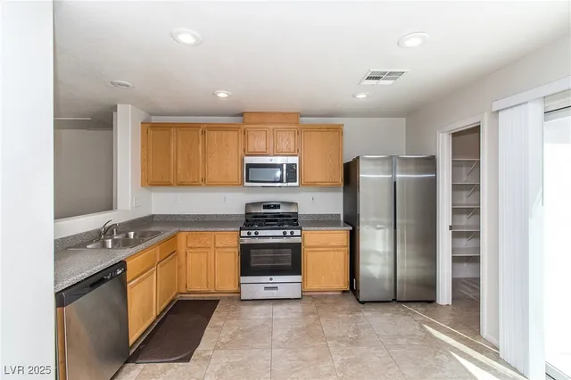 $1,950 | 8200 Calico Wind Street, Las Vegas, NV 89131