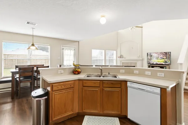 $2,400 | 20214 Ribbonwood Point Court, Tomball, TX 77375
