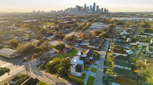 $2,900 | 4208 Fox Street, Houston, TX 77003