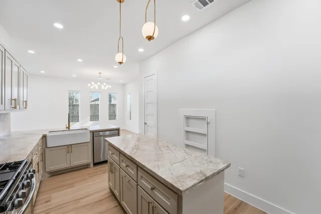 $2,900 | 4208 Fox Street, Houston, TX 77003