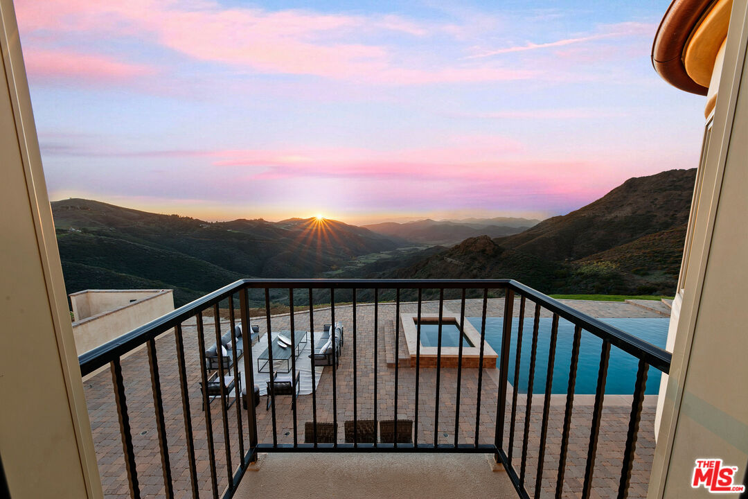 8567-rd Mipolomol Road Malibu, CA 90265 - Photo 16 of 34