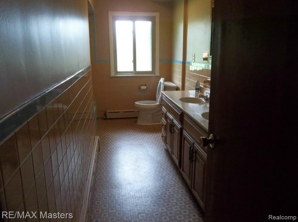 2732 West Labo Road Carleton, MI 48117 - Photo 7 of 29 Main bath