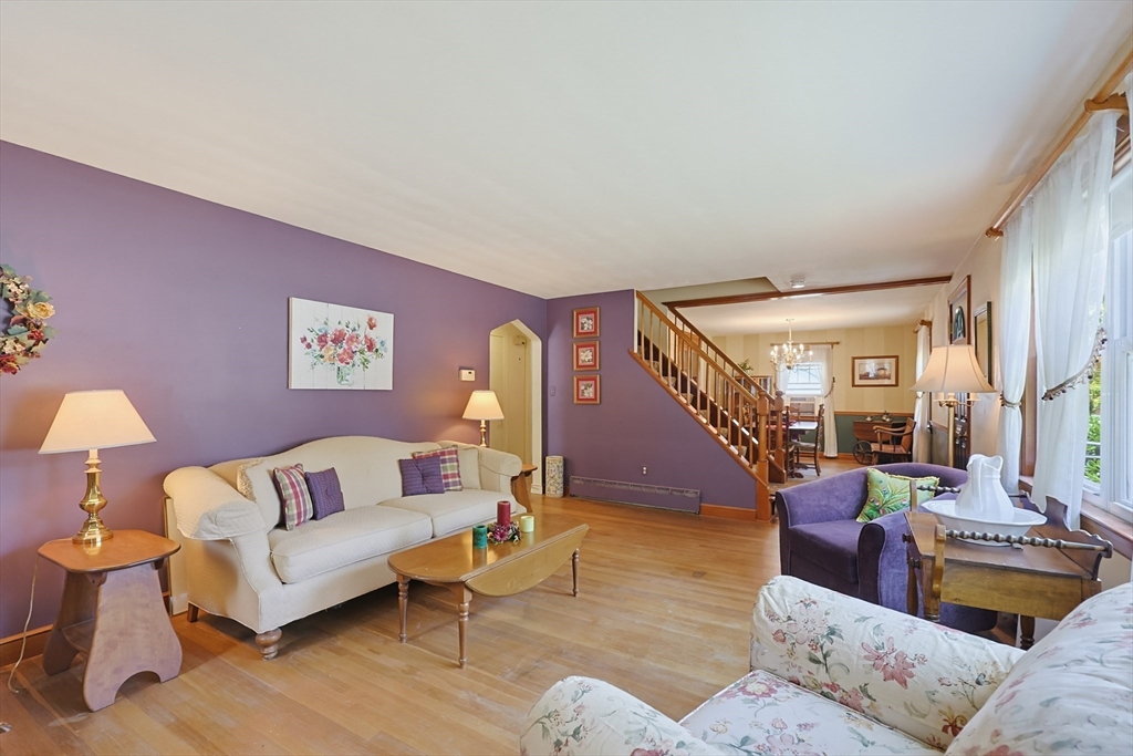 11 Bright Street Waltham, MA 02453 - Photo 6 of 34