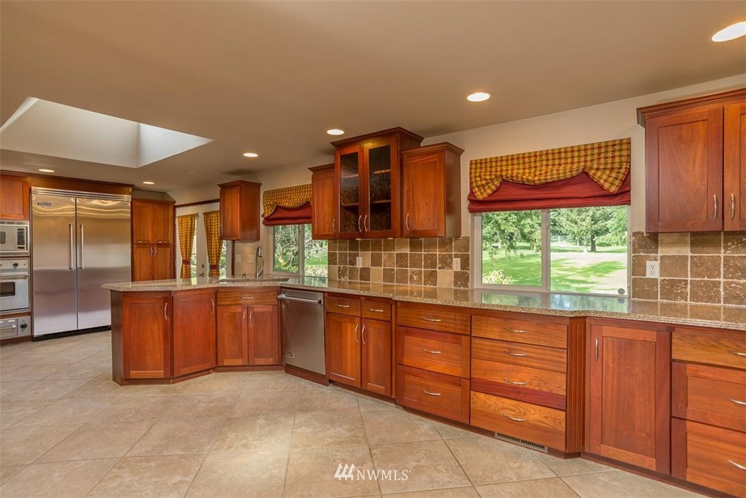 3922 Southwest 321st Street Federal Way, WA 98023 - Photo 3 of 17 Gallery Image 3