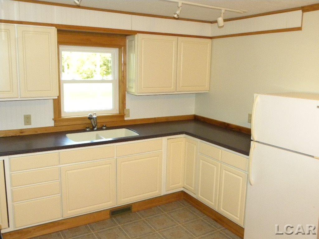 2754 East Carleton Road Adrian, MI 49221 - Photo 3 of 29 31354323-2.JPG