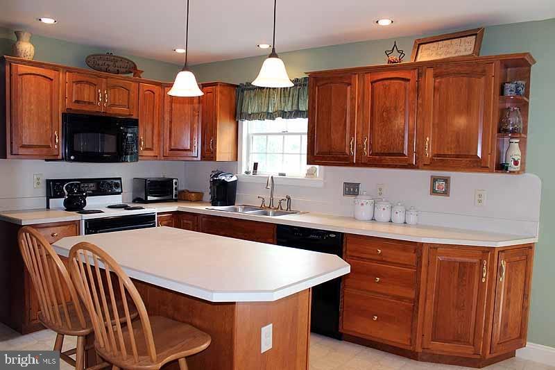2489 Raleigh Drive Lancaster, PA 17601 - Photo 2 of 28 Gallery Image 2