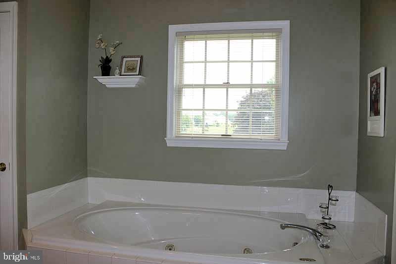 2489 Raleigh Drive Lancaster, PA 17601 - Photo 15 of 28 Gallery Image 15