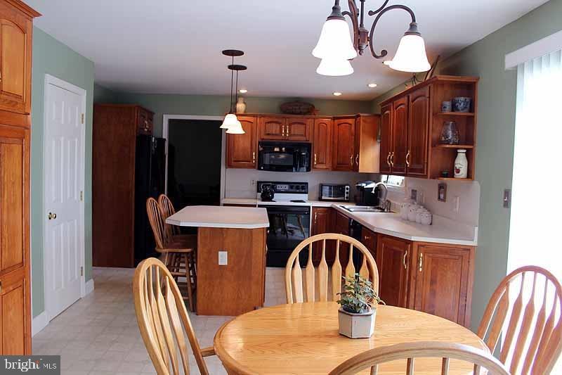 2489 Raleigh Drive Lancaster, PA 17601 - Photo 4 of 28 Gallery Image 4