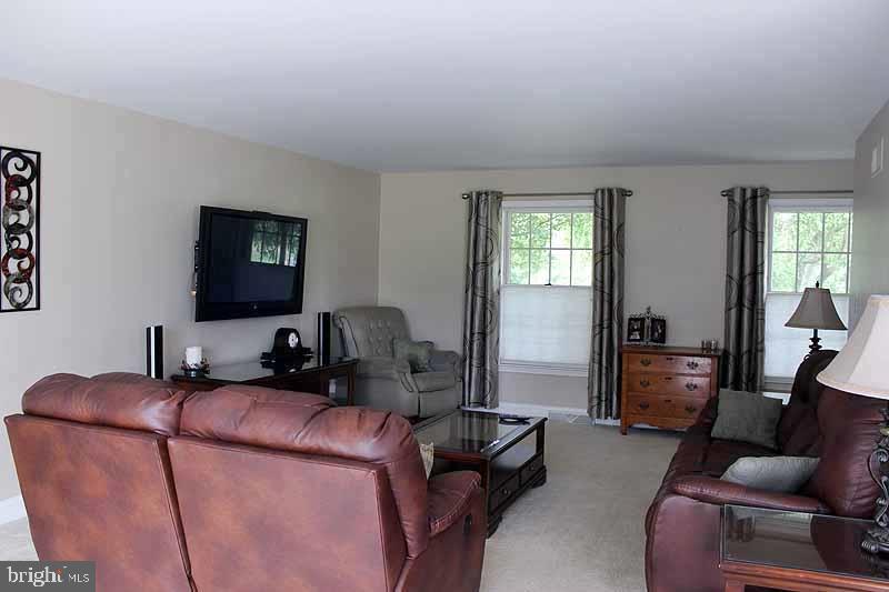 2489 Raleigh Drive Lancaster, PA 17601 - Photo 9 of 28 Gallery Image 9