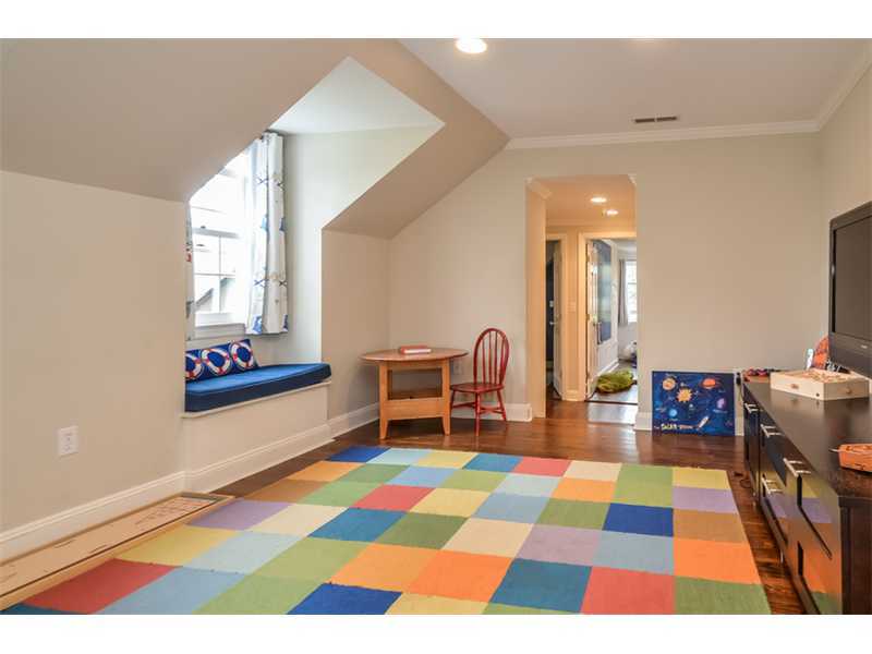 16 Willow Road Riverside, CT 06878 - Photo 20 of 24 a room with furniture and a rug