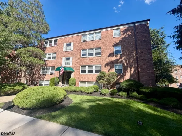 $1,950 | 6-12 Hillside Avenue, Unit 2D, Nutley, NJ 07110