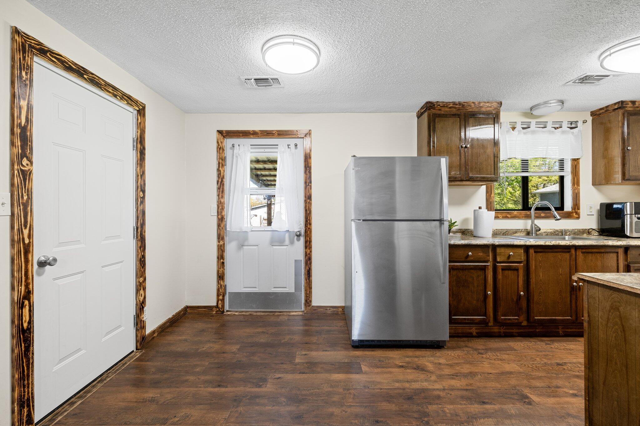 1857 Roberts Road Medford, OR 97504 - Photo 8 of 22 8