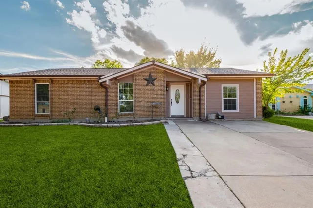 a front view of house with yard