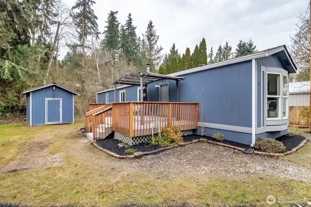 a view of a house with backyard and porch