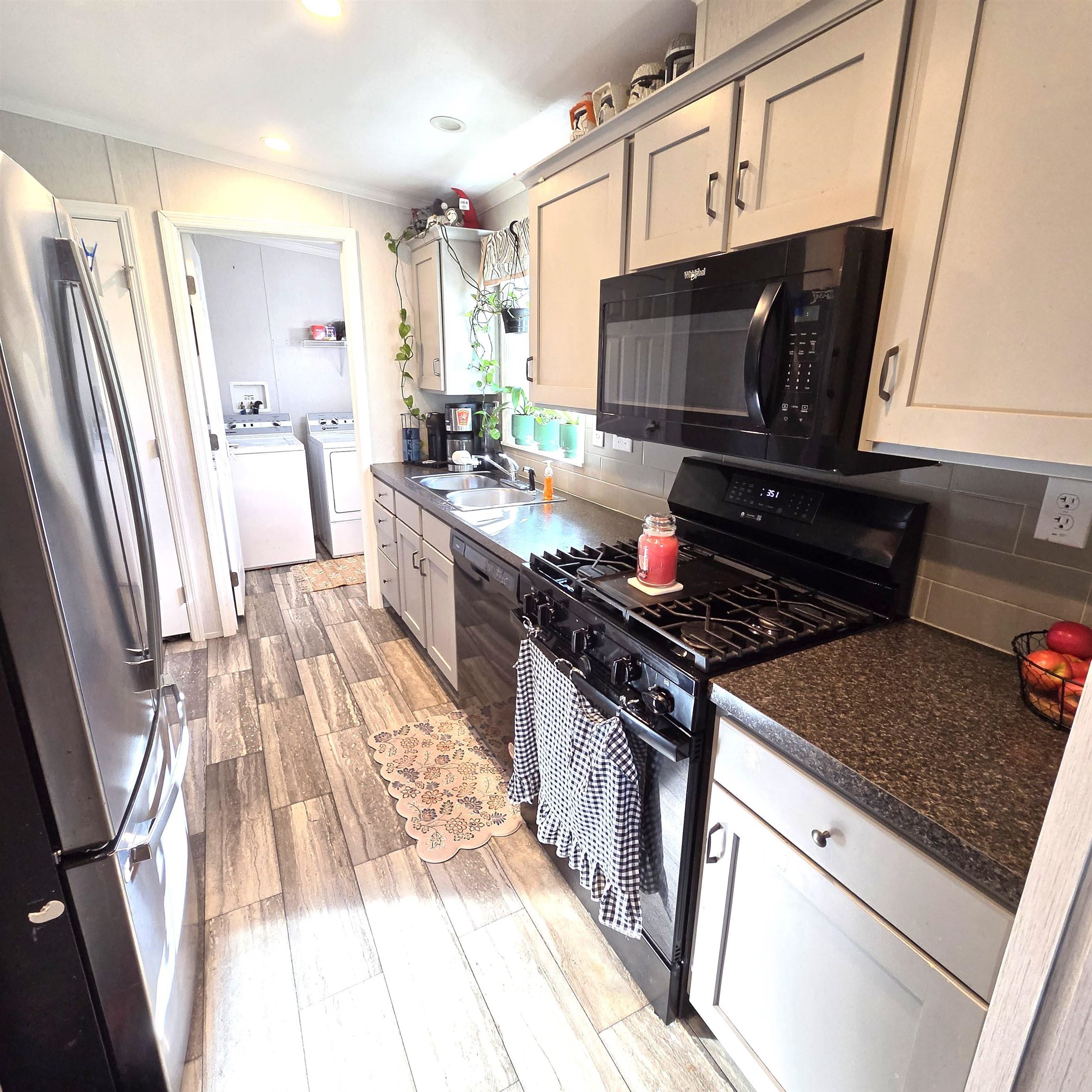85 Coffin Road, Unit TRLR 17 Epping, NH 03042 - Photo 8 of 23 Gallery Image 8