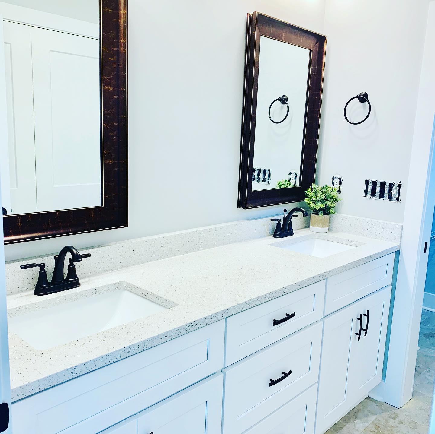 21 Sycamore Ridge West Burns, TN 37029 - Photo 4 of 13 a bathroom with a sink and a mirror