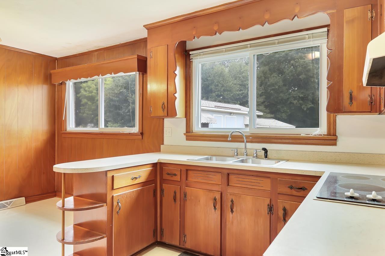 218 W Road Greer, SC 29650 - Photo 11 of 34