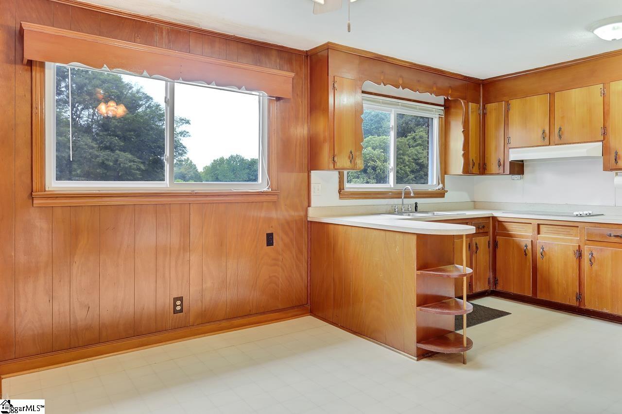 218 W Road Greer, SC 29650 - Photo 13 of 34