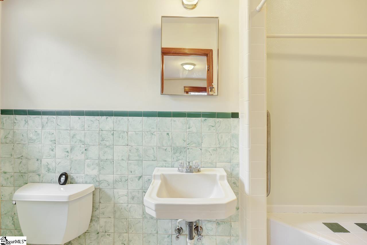 218 W Road Greer, SC 29650 - Photo 15 of 34