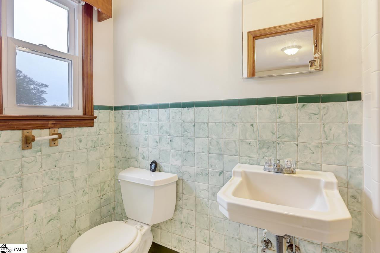 218 W Road Greer, SC 29650 - Photo 16 of 34