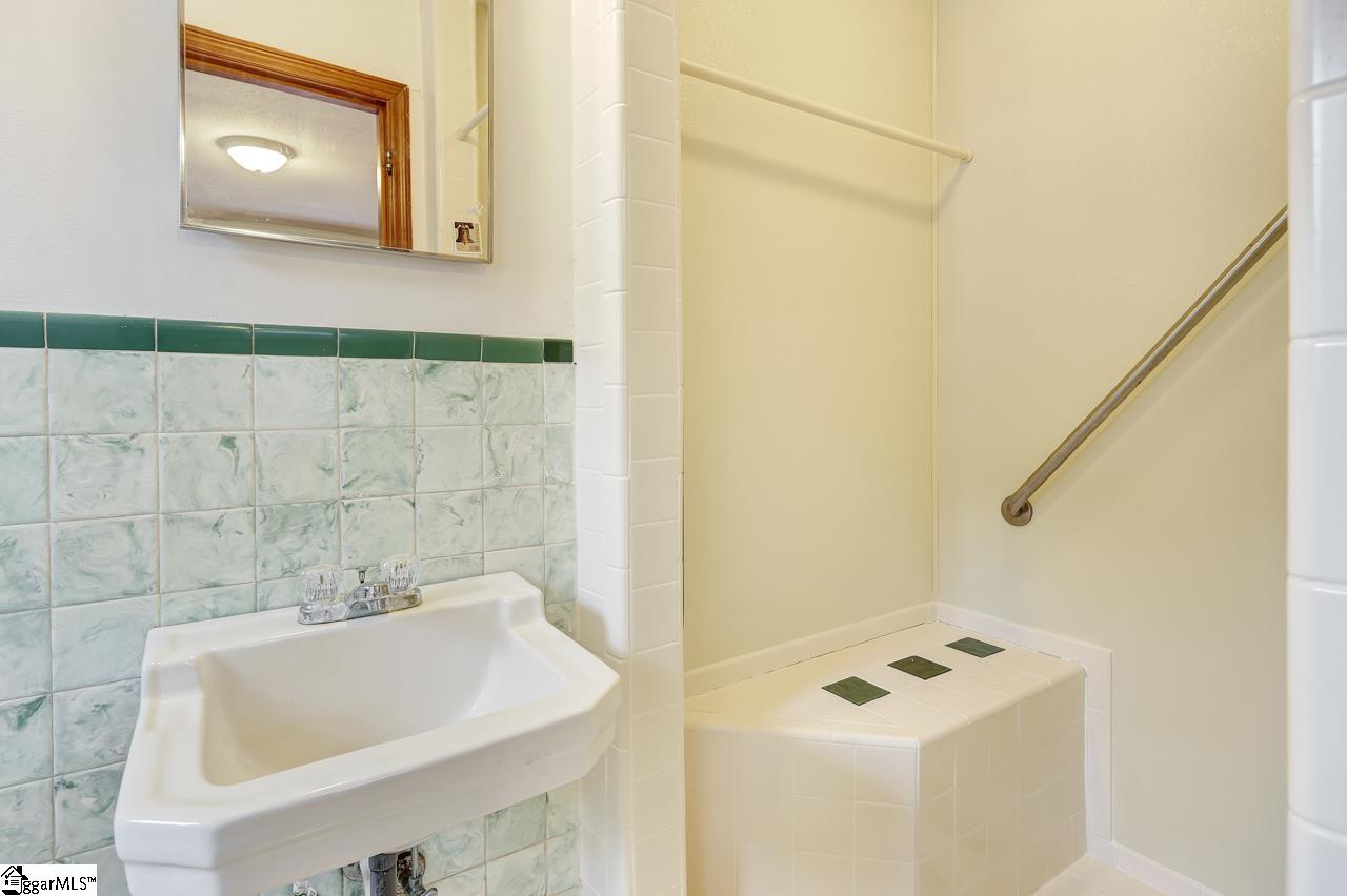 218 W Road Greer, SC 29650 - Photo 17 of 34