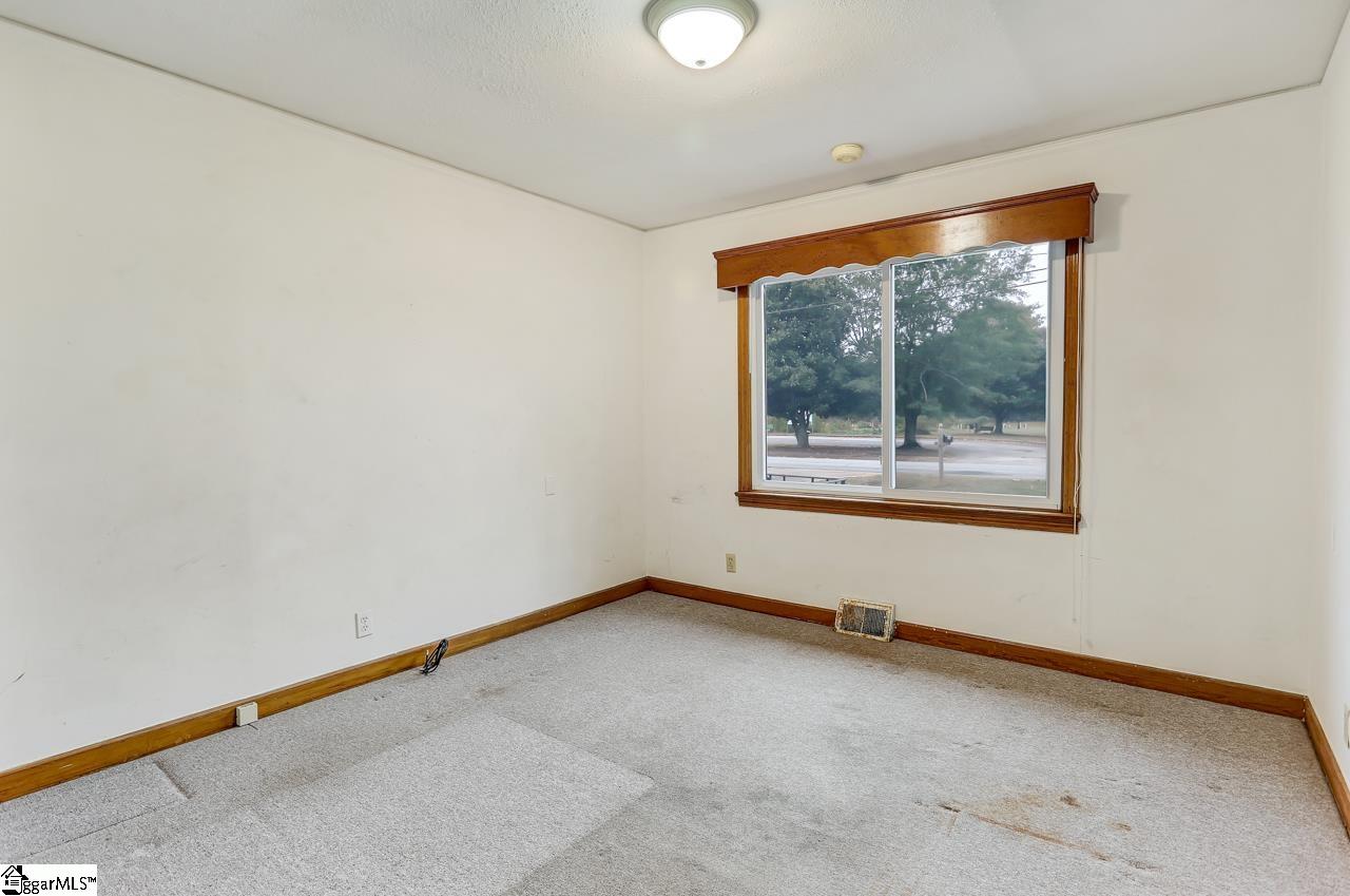 218 W Road Greer, SC 29650 - Photo 19 of 34