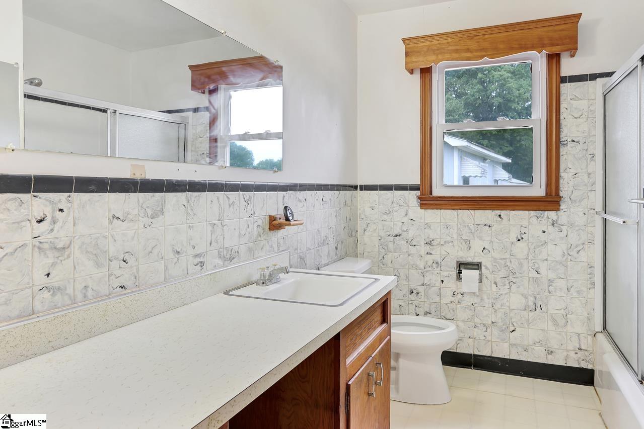 218 W Road Greer, SC 29650 - Photo 21 of 34