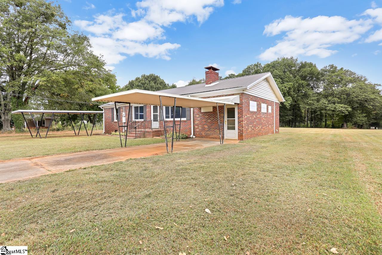 218 W Road Greer, SC 29650 - Photo 3 of 34