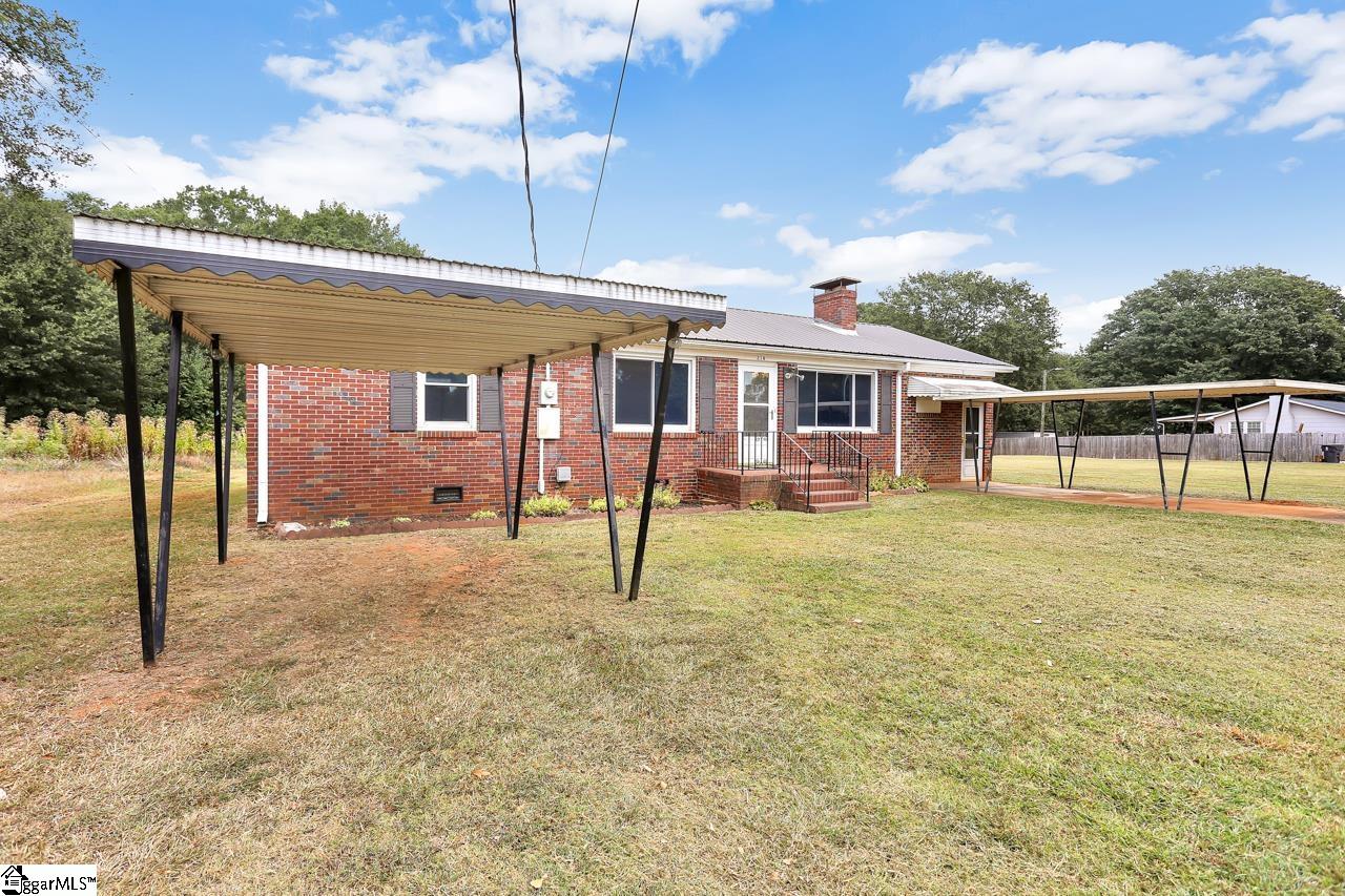 218 W Road Greer, SC 29650 - Photo 4 of 34